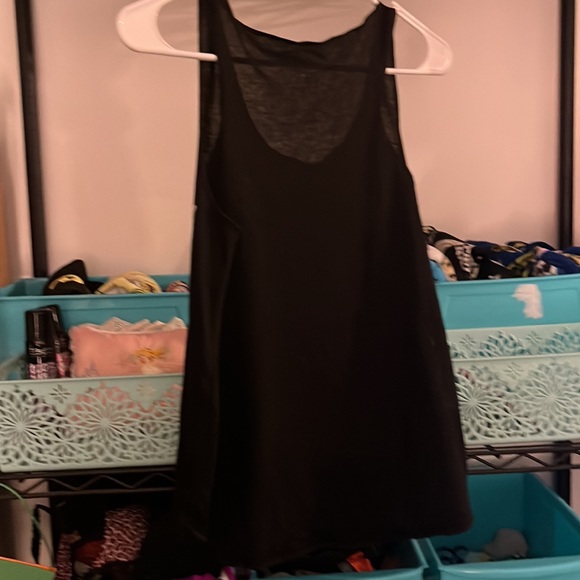 Perfectly imperfect tank - Picture 2 of 3